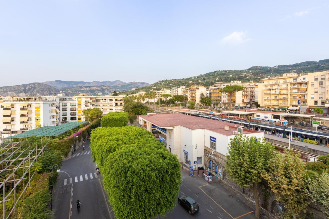 Sorrentovibes - Family Home With Terrace & Amazing View In Sorrento Center Εξωτερικό φωτογραφία